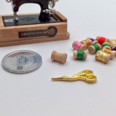 画像1: ミニチュア　木製糸巻き（糸付き）３個セット