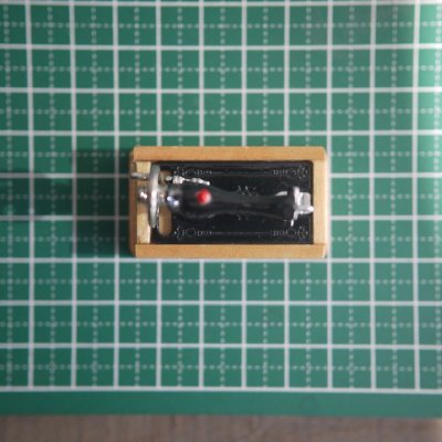 画像8: ミニチュア　裁縫箱つきレトロミシン