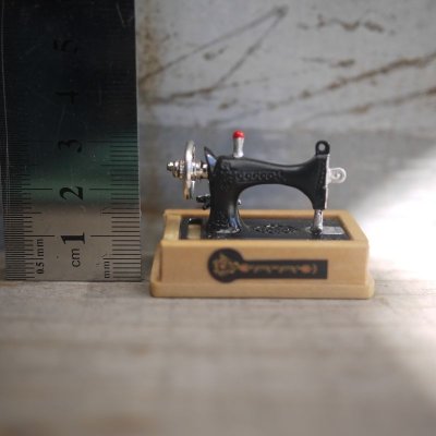 画像9: ミニチュア　裁縫箱つきレトロミシン