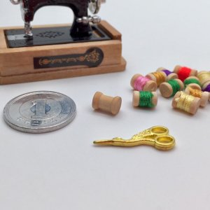 画像: ミニチュア　木製糸巻き（糸付き）３個セット