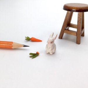 画像: ミニチュア　陶器ウサギ